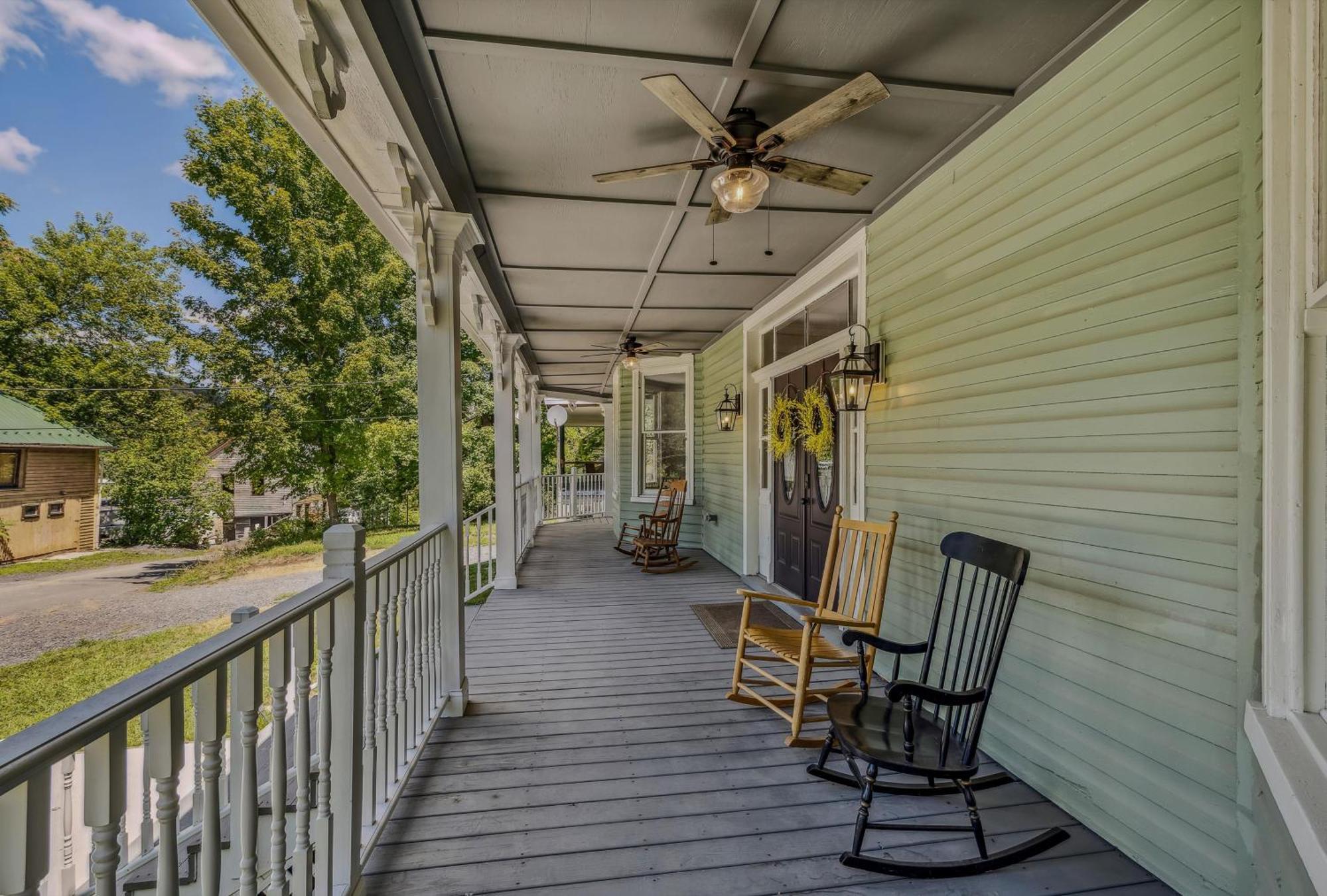 The Grand Castalian Inn Bed And Breakfast Berkeley Springs Εξωτερικό φωτογραφία